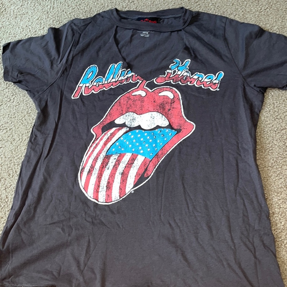 GRAPHIC TEE